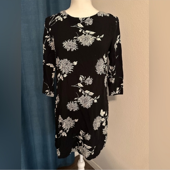 Forever 21 Black and White Floral Mini Dress Size Large - Picture 2 of 13